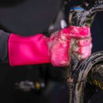 Muc Off Deep Scrubber Gloves – Bild 3
